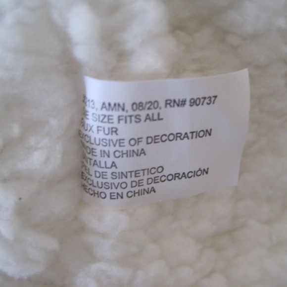 Juicy Couture Kids Sherpa Fleece Beanie Hat - Picture 8 of 8